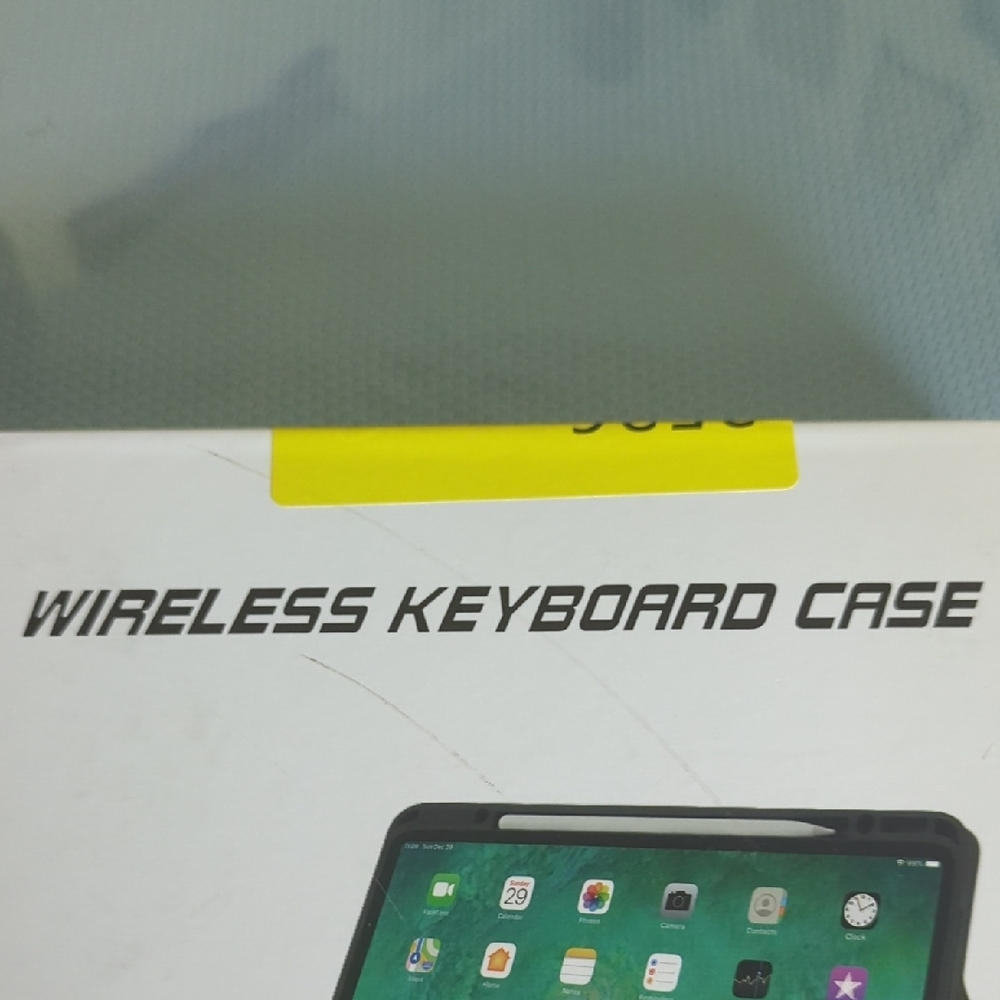 Wireless Keyboard Case for Tablets - Black - Picture 2 of 8